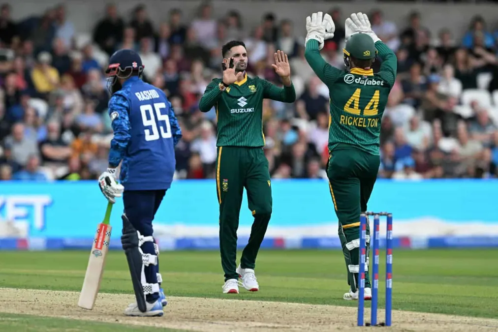 Proteas Eye Victory with 132 Runs Needed Against England